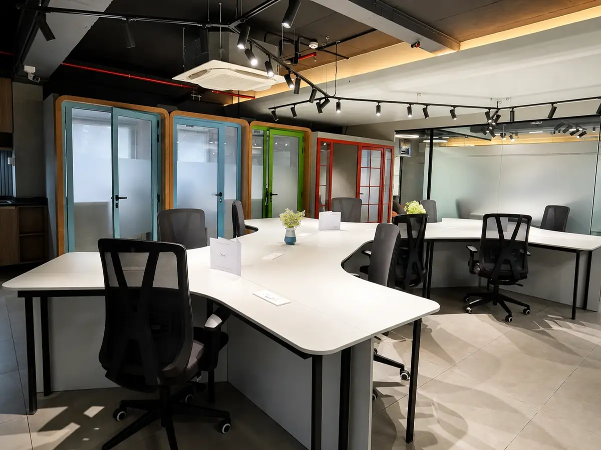 Open workspace with workstations at Spunic Kondotty Malappuram